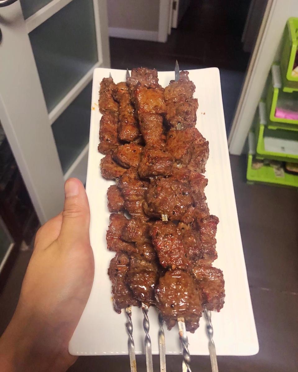 生烤羊肉串