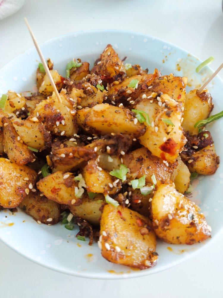 秒杀路边摊！香气扑鼻的【香辣孜然土豆】