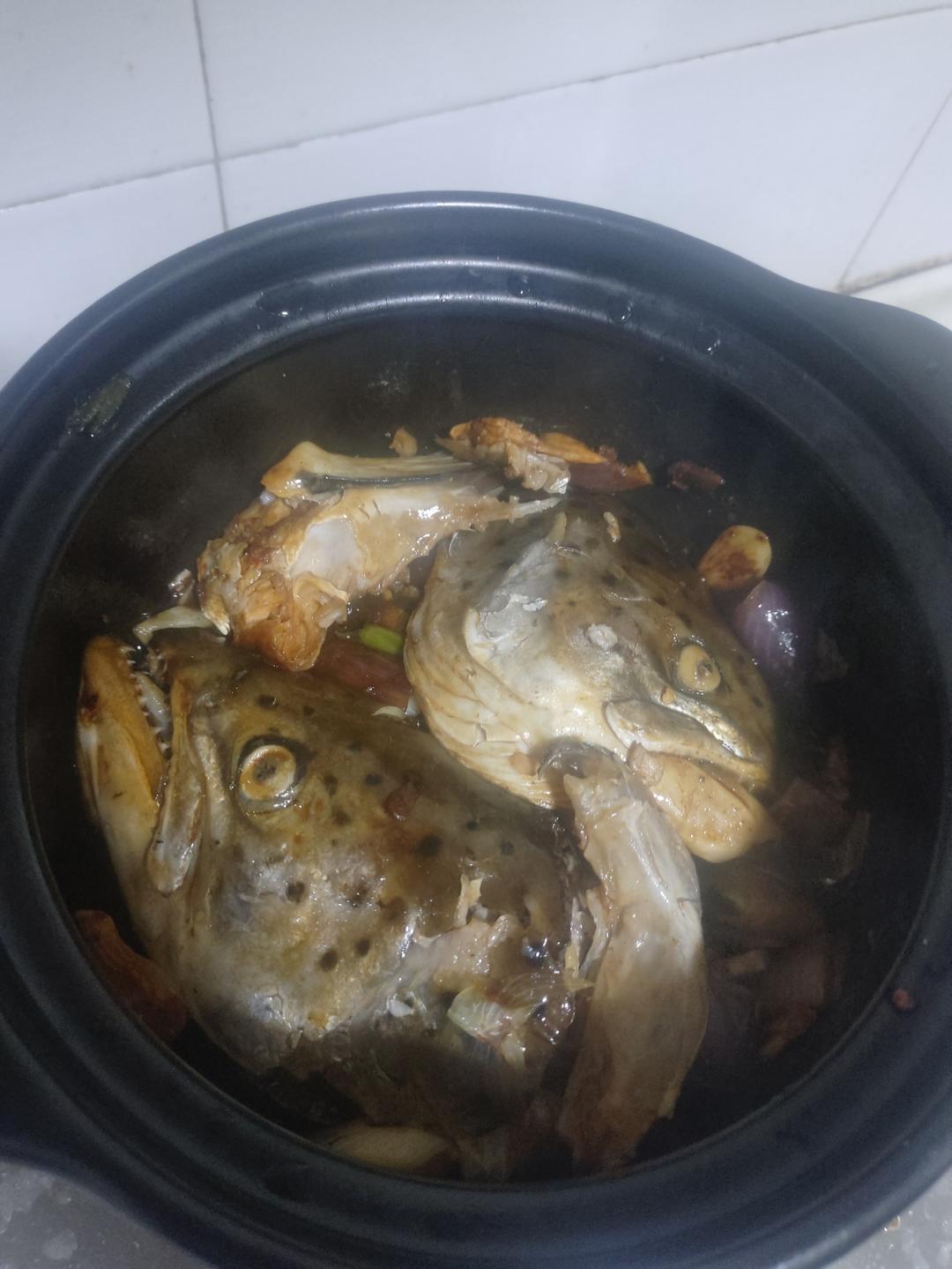 8分钟上桌的美食——砂锅三文鱼头煲