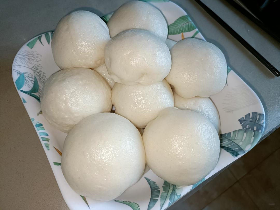 松软香甜的奶黄包，很快就可以搞定。