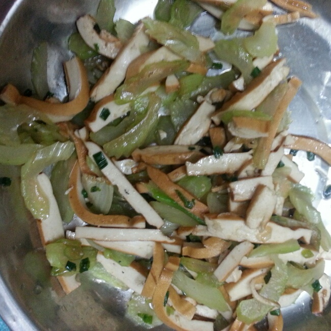 芹菜香干