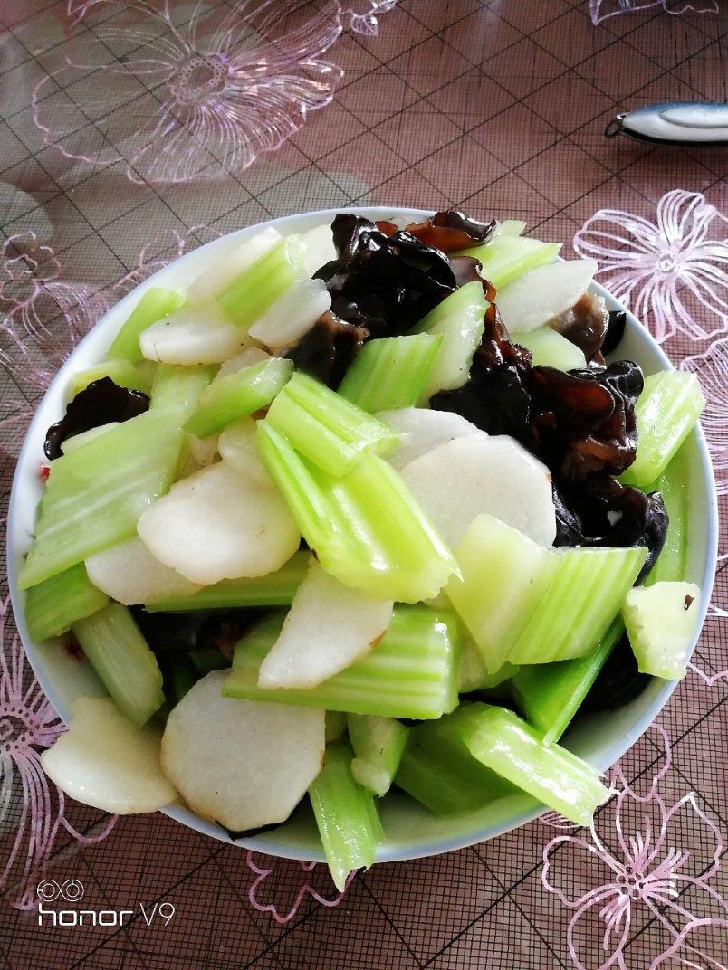 脆嫩可口炒三鲜