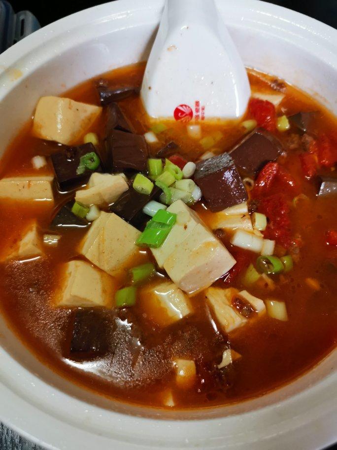 厨师长教你：“双色豆腐”的家常做法，口感软嫩弹牙，先收藏起来