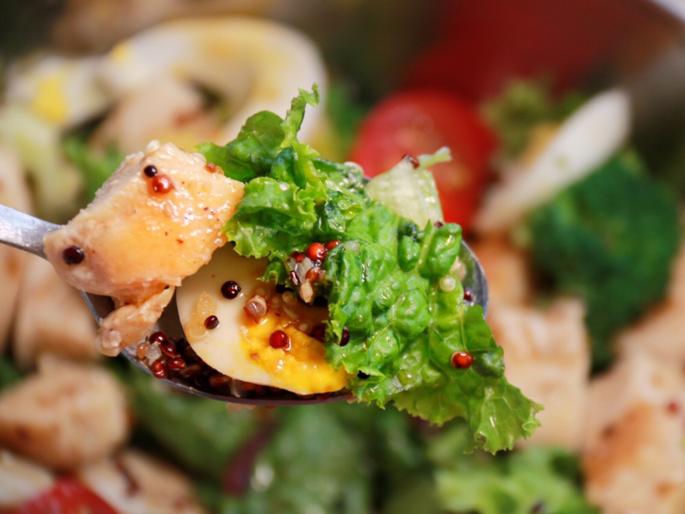 健康低卡—鸡胸肉藜麦蔬菜沙拉🥗的做法 步骤10