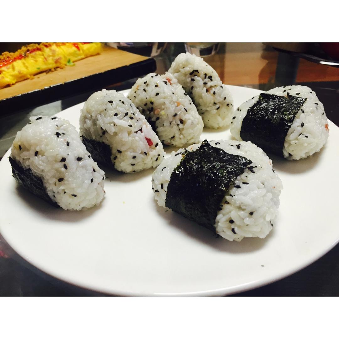 叶子姐姐yeah做的黑芝麻酱牛肉饭团