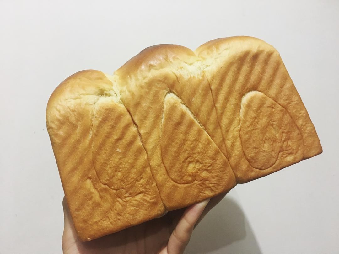 超级爆头王～牛奶蛋黄吐司