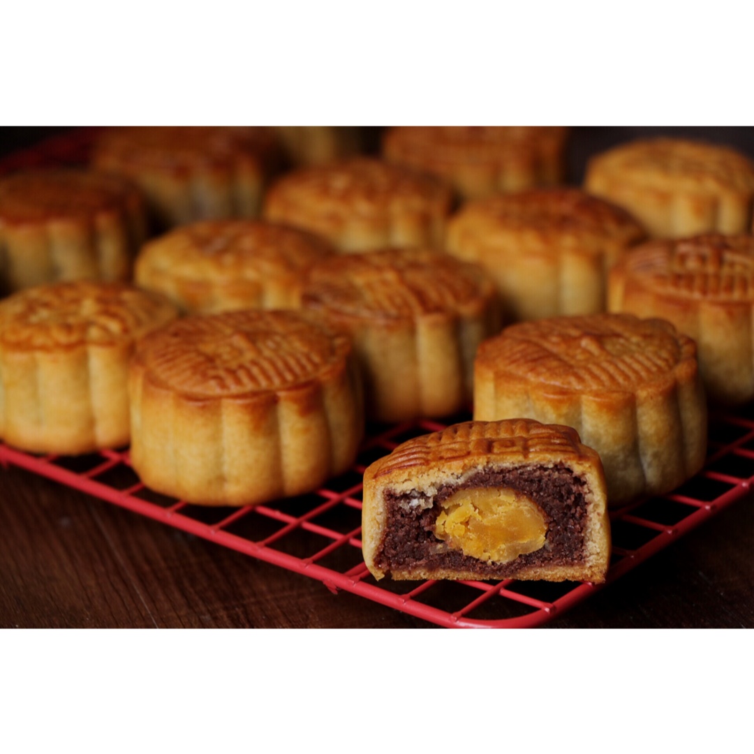 广式月饼—蛋黄莲蓉月饼