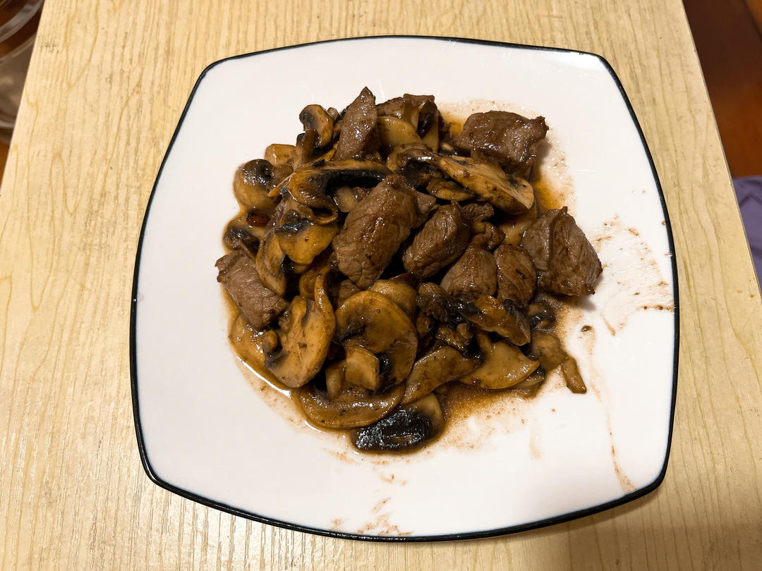 蒜香口菇牛肉粒