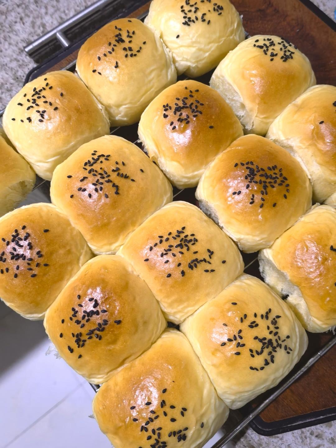 超软的酸奶小餐包