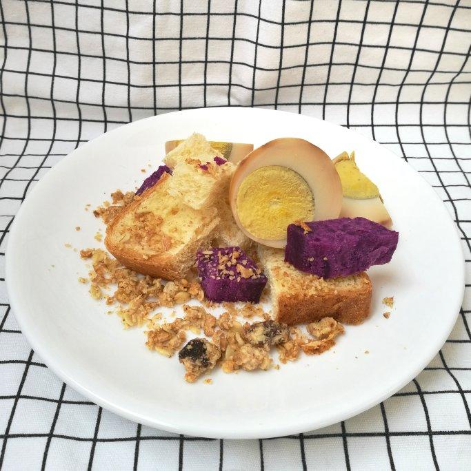 简单快手的面包丁沙拉