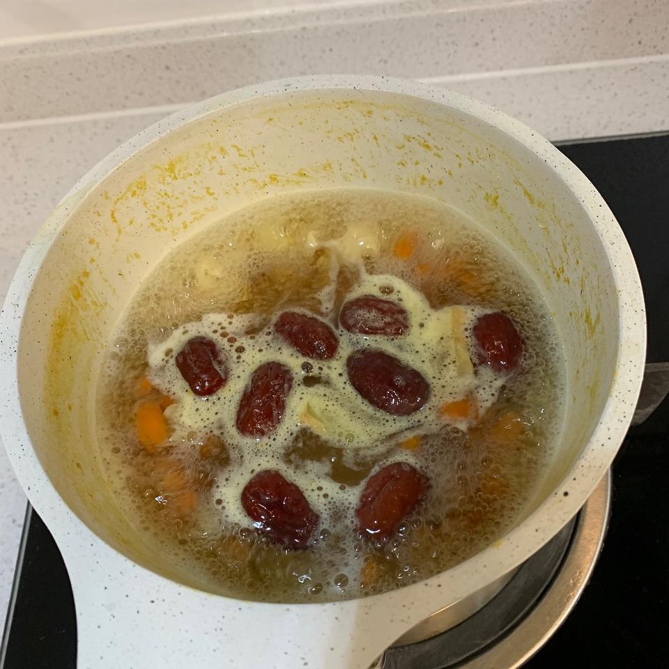 花胶炖奶的做法