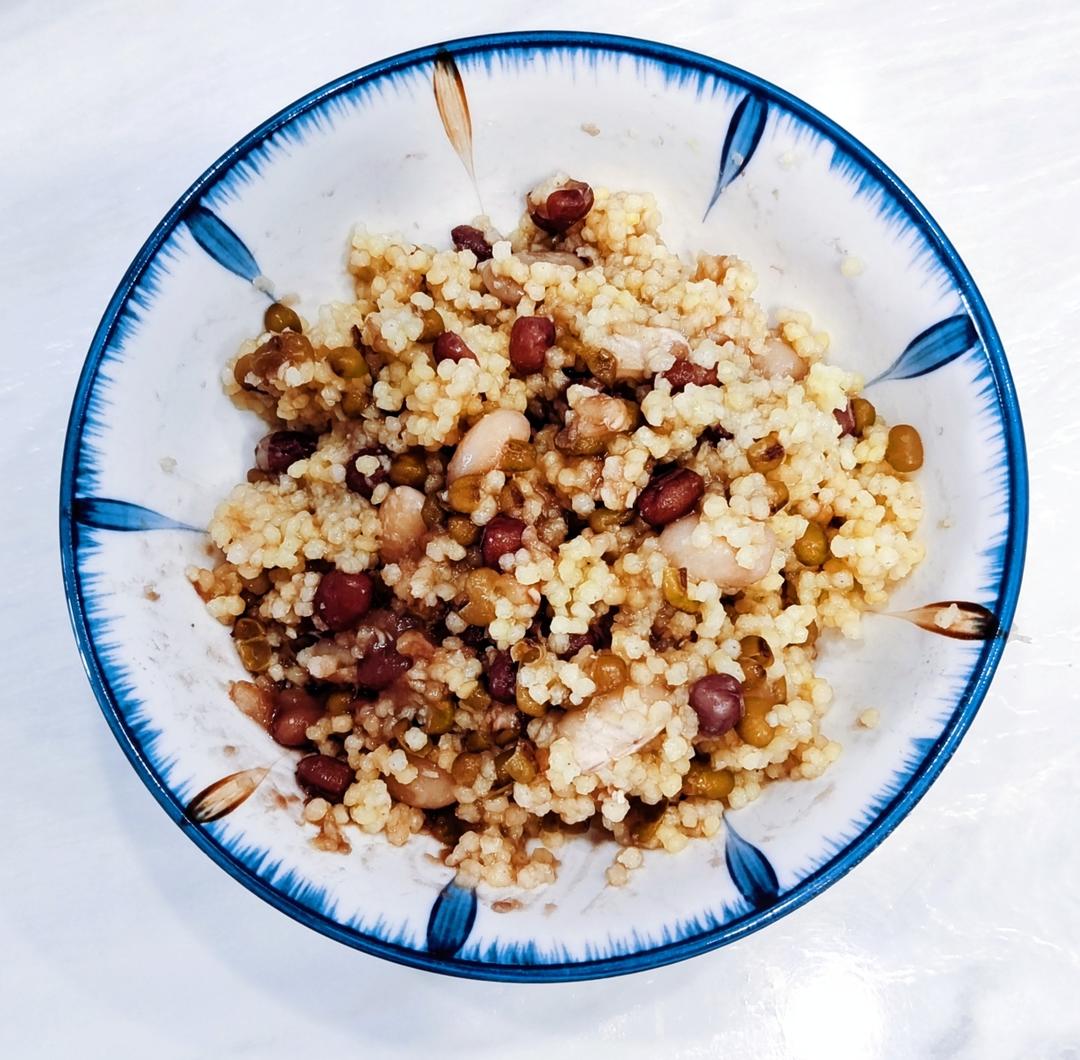 彩豆杂粮饭+猕猴桃