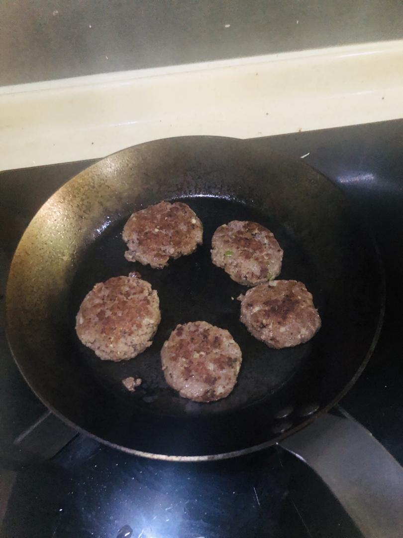 比汉堡王好吃的牛肉饼教程