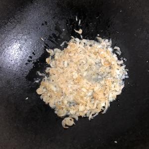 简单好吃的蒜蓉虾皮脆炒丝瓜的做法 步骤3