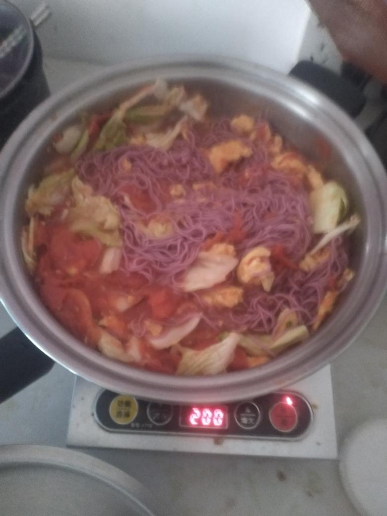 白菜番茄鸡蛋炒红薯粉的做法