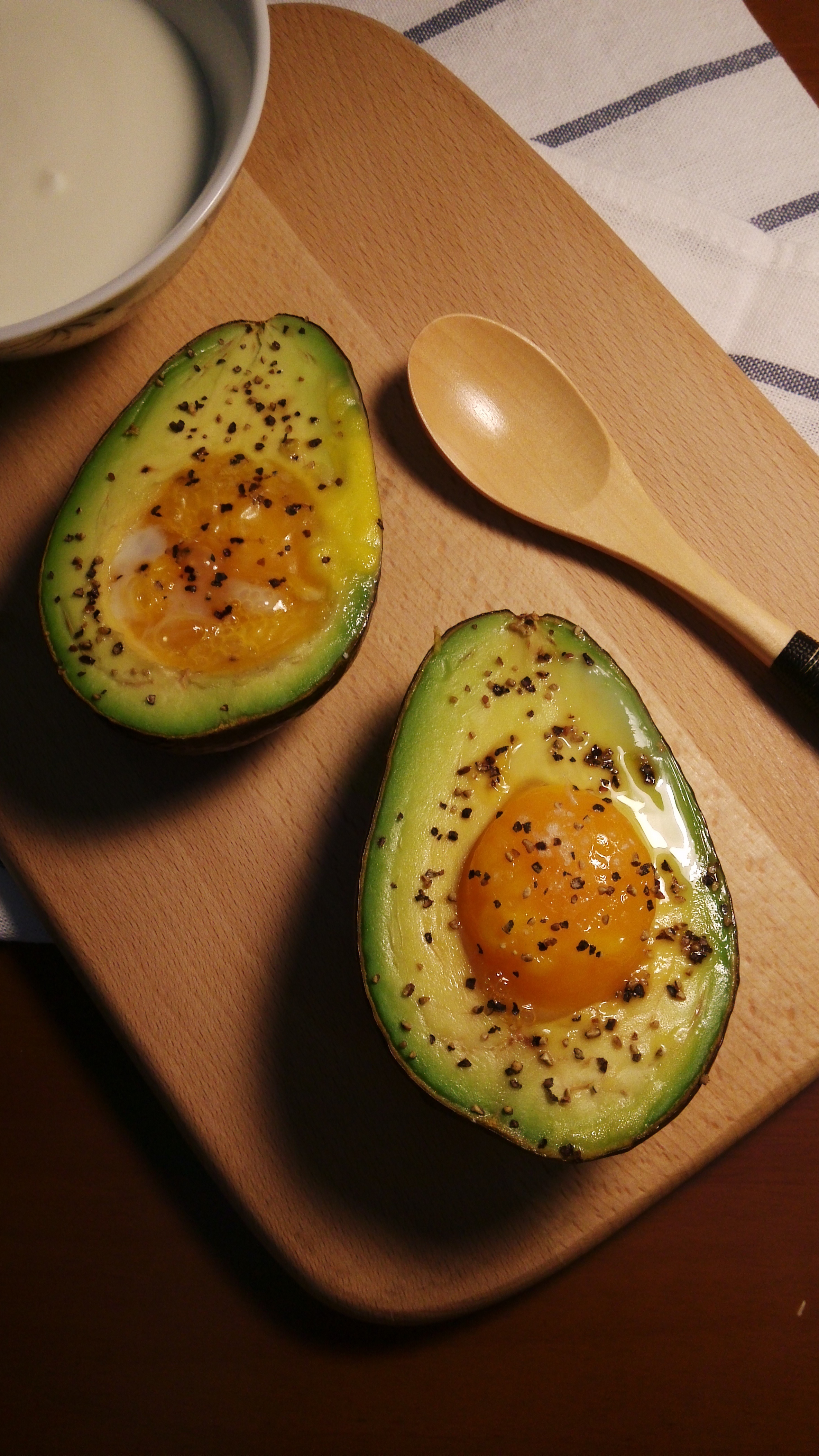 清汤上的昆布1做的牛油果烤鸡蛋