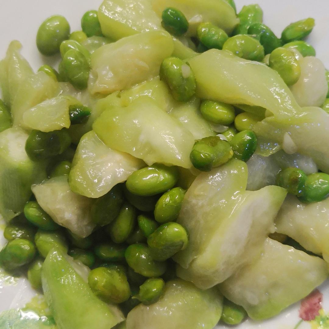 春夏季的小清新——毛豆炒八角丝瓜的做法