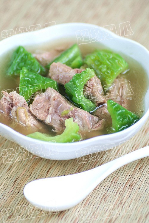 苦瓜排骨汤的做法