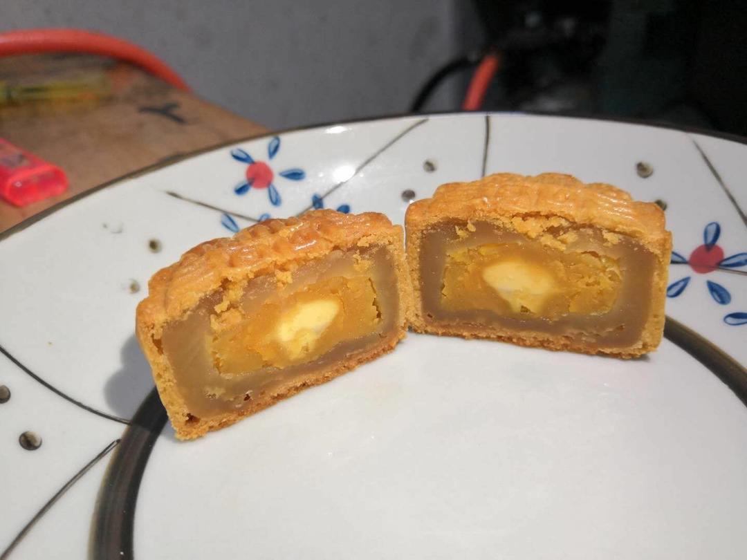 广式月饼—蛋黄莲蓉月饼