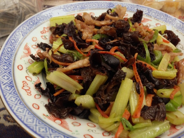 芹菜木耳炒肉丝