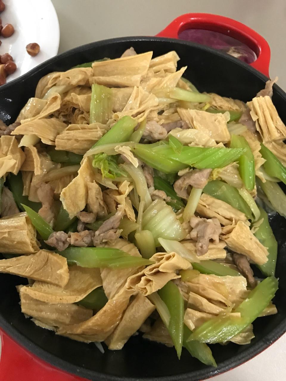腐竹炒肉片