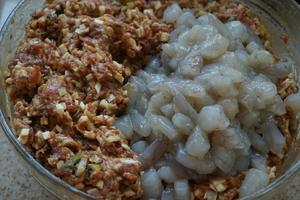 猪肉虾仁茭白馅小包子的做法 步骤5