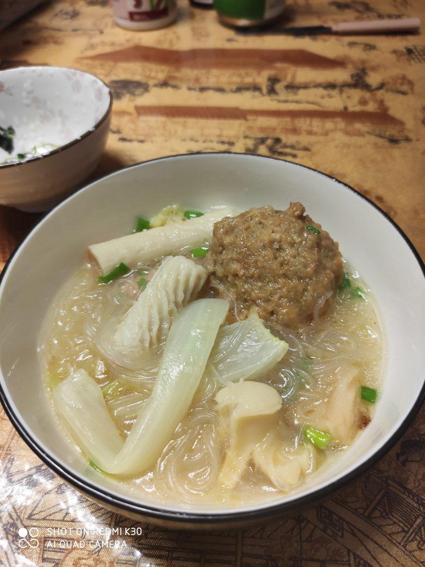 白菜丸子粉丝汤