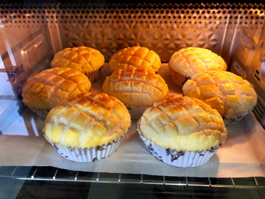 好吃到炸裂的港式菠萝包（附带制作酥皮的小视频）