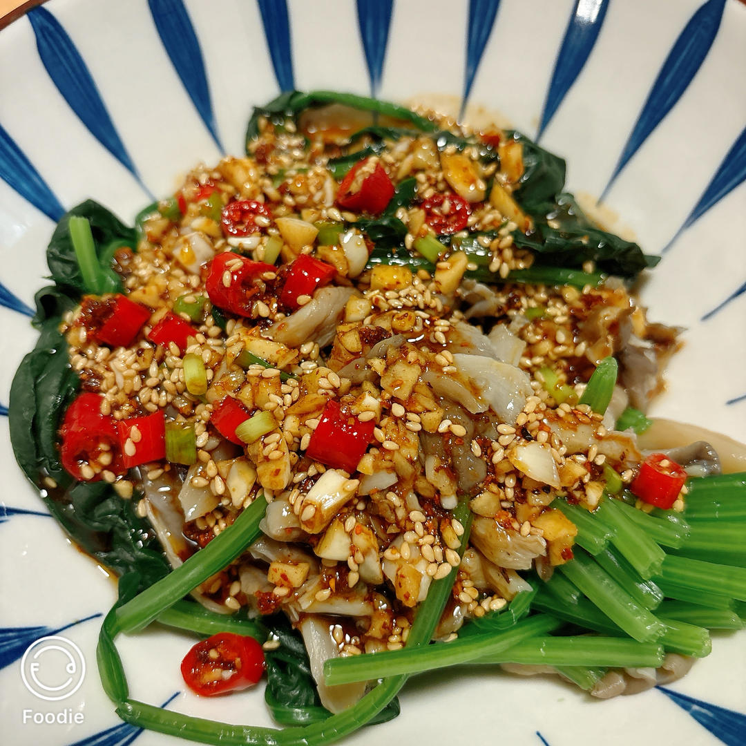 减脂餐！香辣过瘾超好吃的菠菜拌平菇