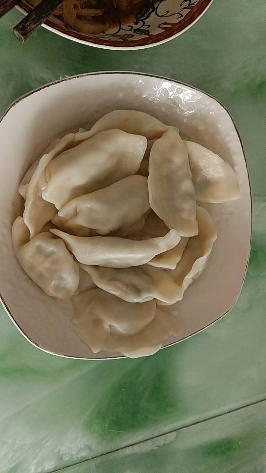 饺子皮（薄而筋道不用一个个擀）