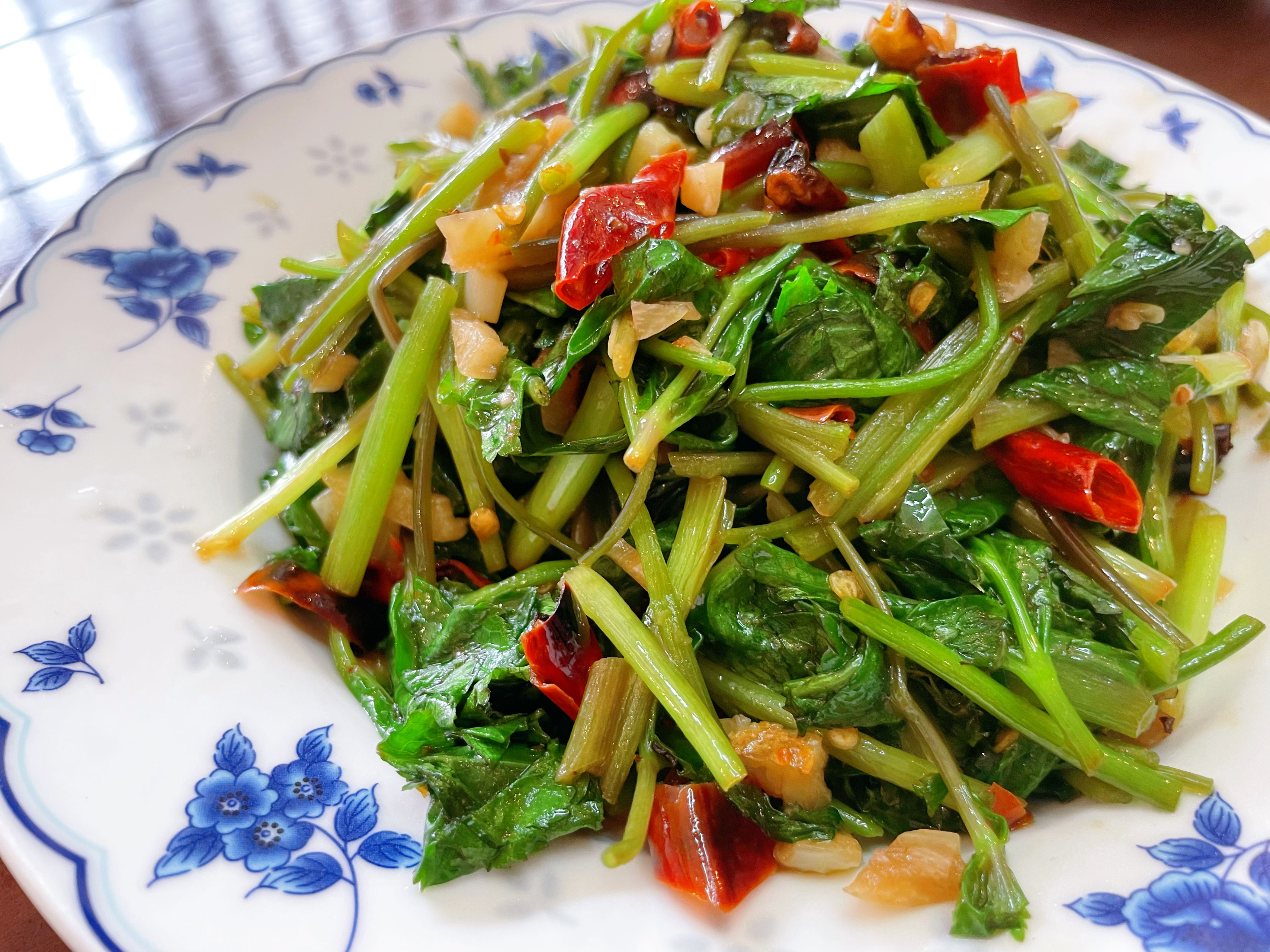 清炒鸭脚板野菜💕三叶芹的做法
