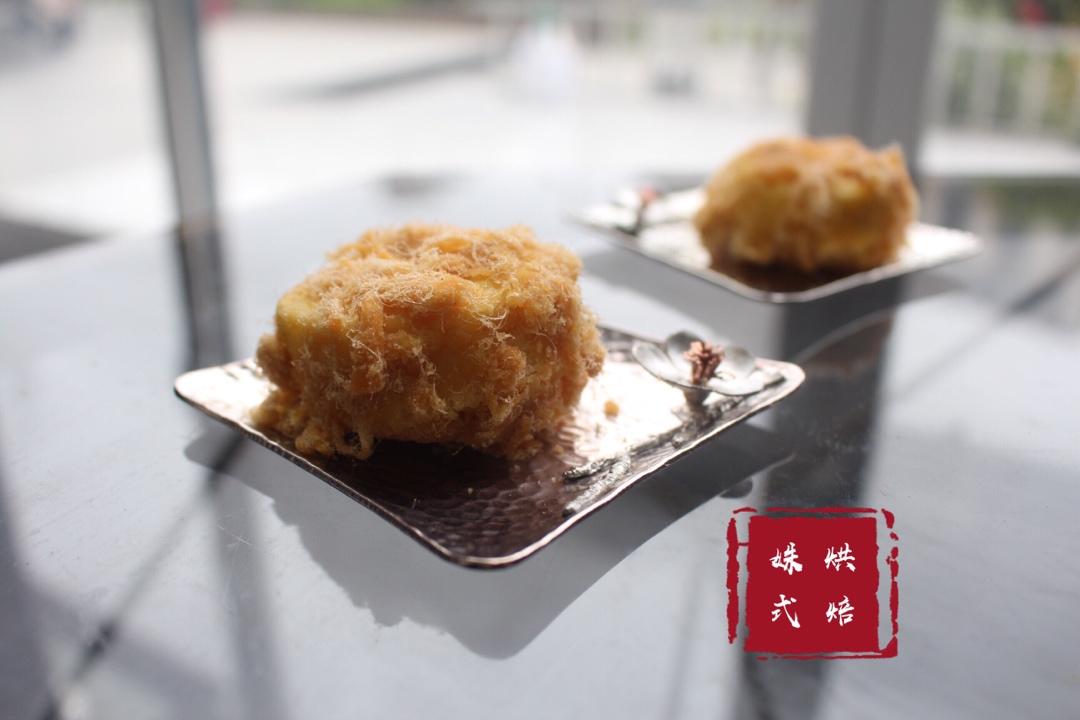 卡仕达，卡仕达酱，香甜可口，细腻顺滑，冷藏后更加冰爽。可做泡芙内馅，涂抹面包。下面的链接是泡芙作品。