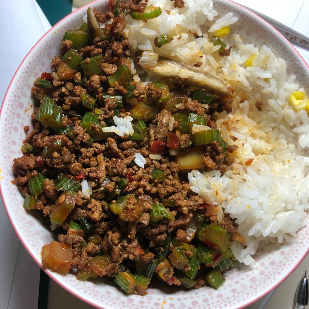 芹菜牛肉末「下饭神器」