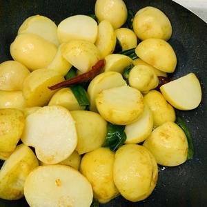 特色酱土豆(감자장조림)-朝鲜族风味的做法 步骤3