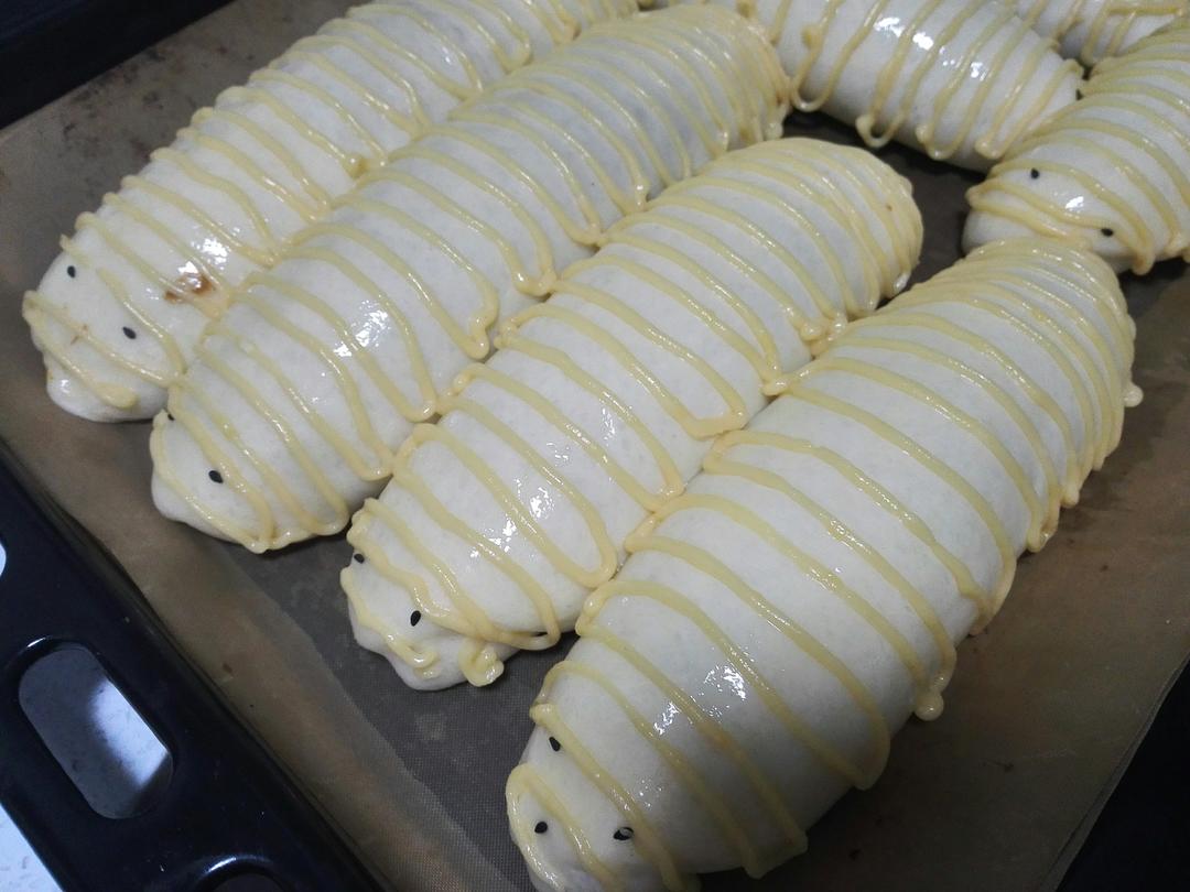 面包房里最受欢迎的毛毛虫面包