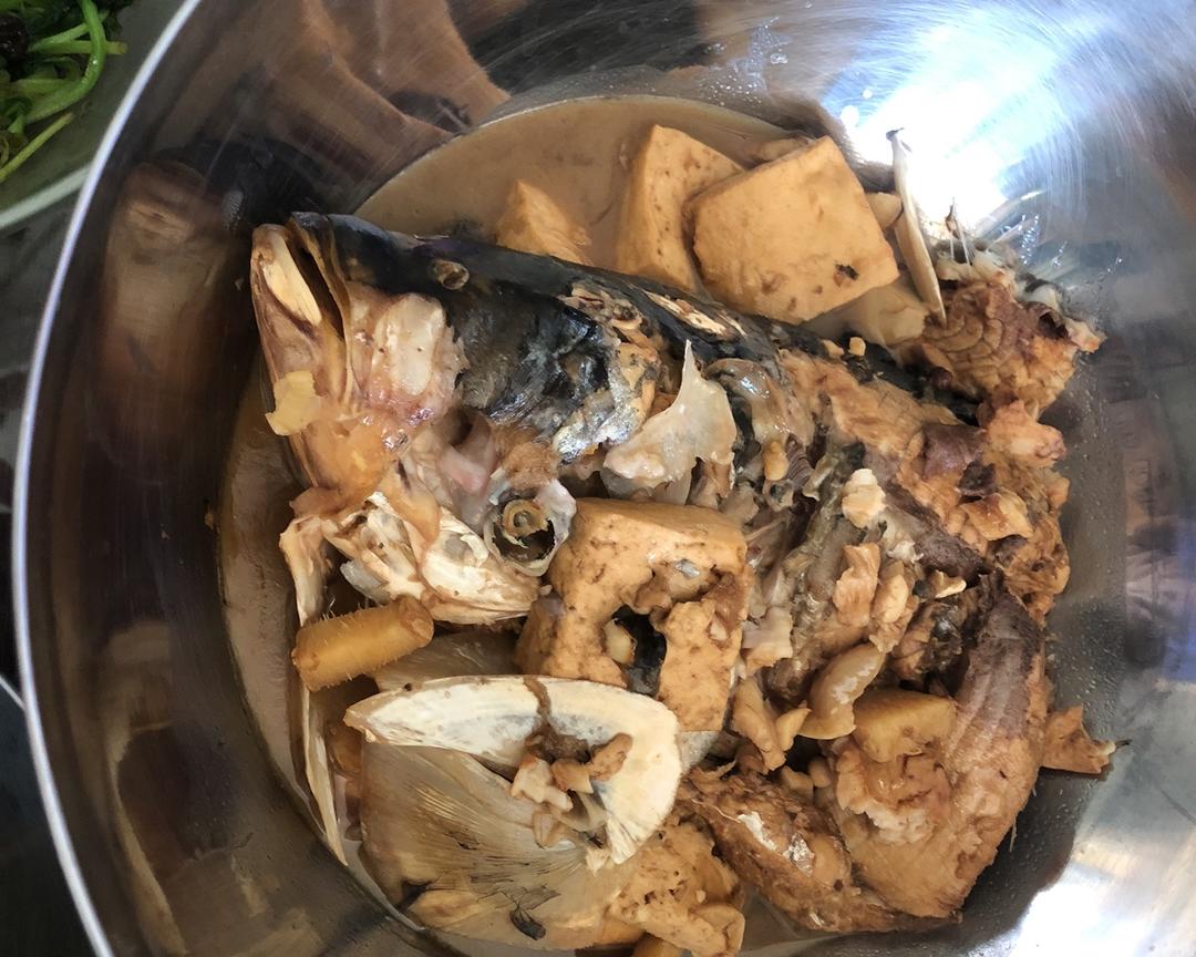 胖头鱼炖豆腐的做法