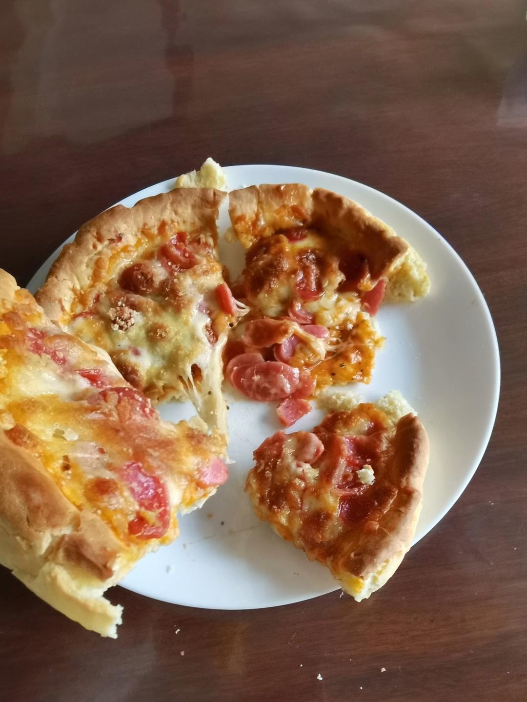 含宣软饼皮做法、自己在家也能做出馅料十足、超拉丝的美味诱人披萨