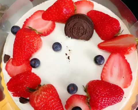 超简单的八寸草莓牛奶慕斯蛋糕