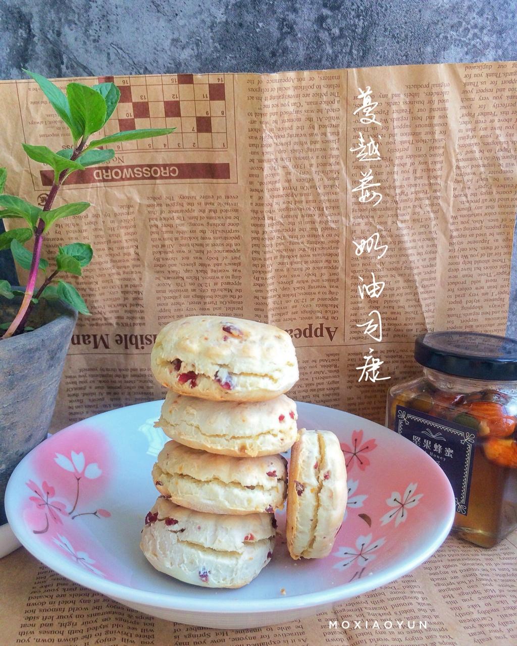 【视频】3分钟 奶油司康Scone(可能是世界上最快手的司康) 消耗淡奶油～