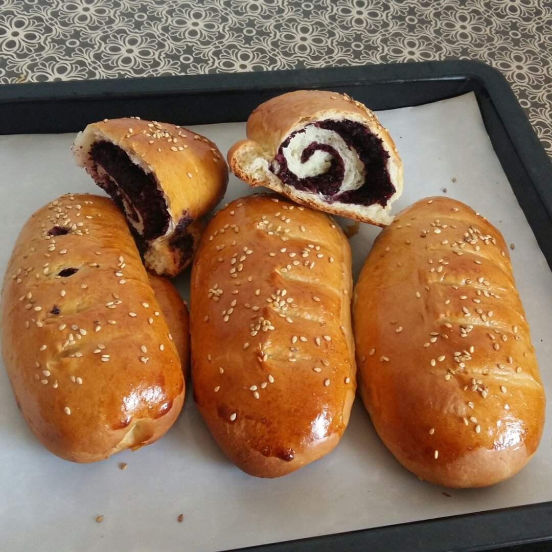 霖妈爱下厨做的椰蓉果酱面包(好好吃)