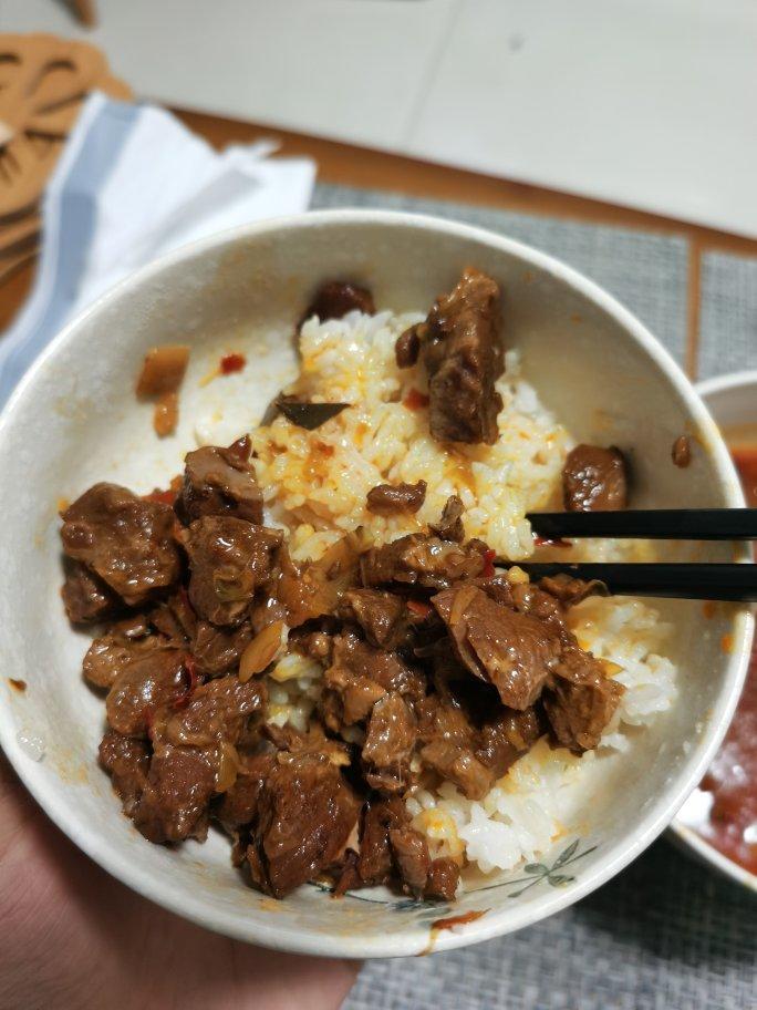 红烧牛肉～香死个人儿呀～～