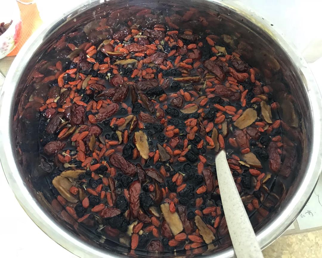 滋补肝肾去黑眼圈的桑葚枸杞膏