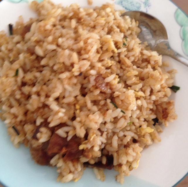 据说是 正宗酱油炒饭