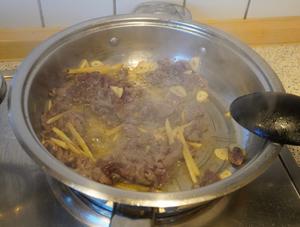 中式牛肉炒红辣椒🌶️的做法 步骤5