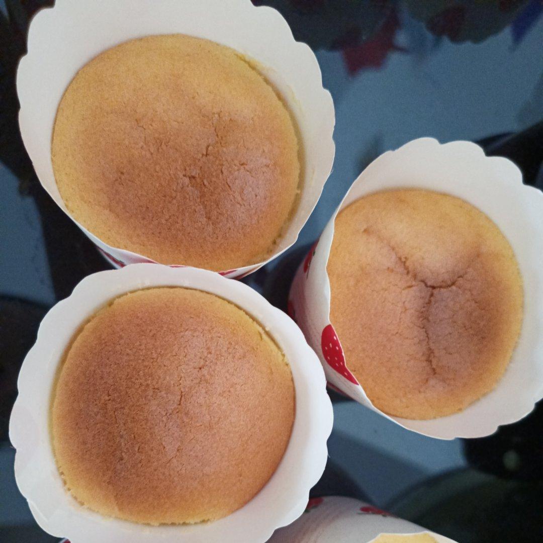 原味戚风纸杯蛋糕（烤箱做纸杯蛋糕）
