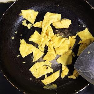 秋葵炒鸡蛋的做法 步骤11
