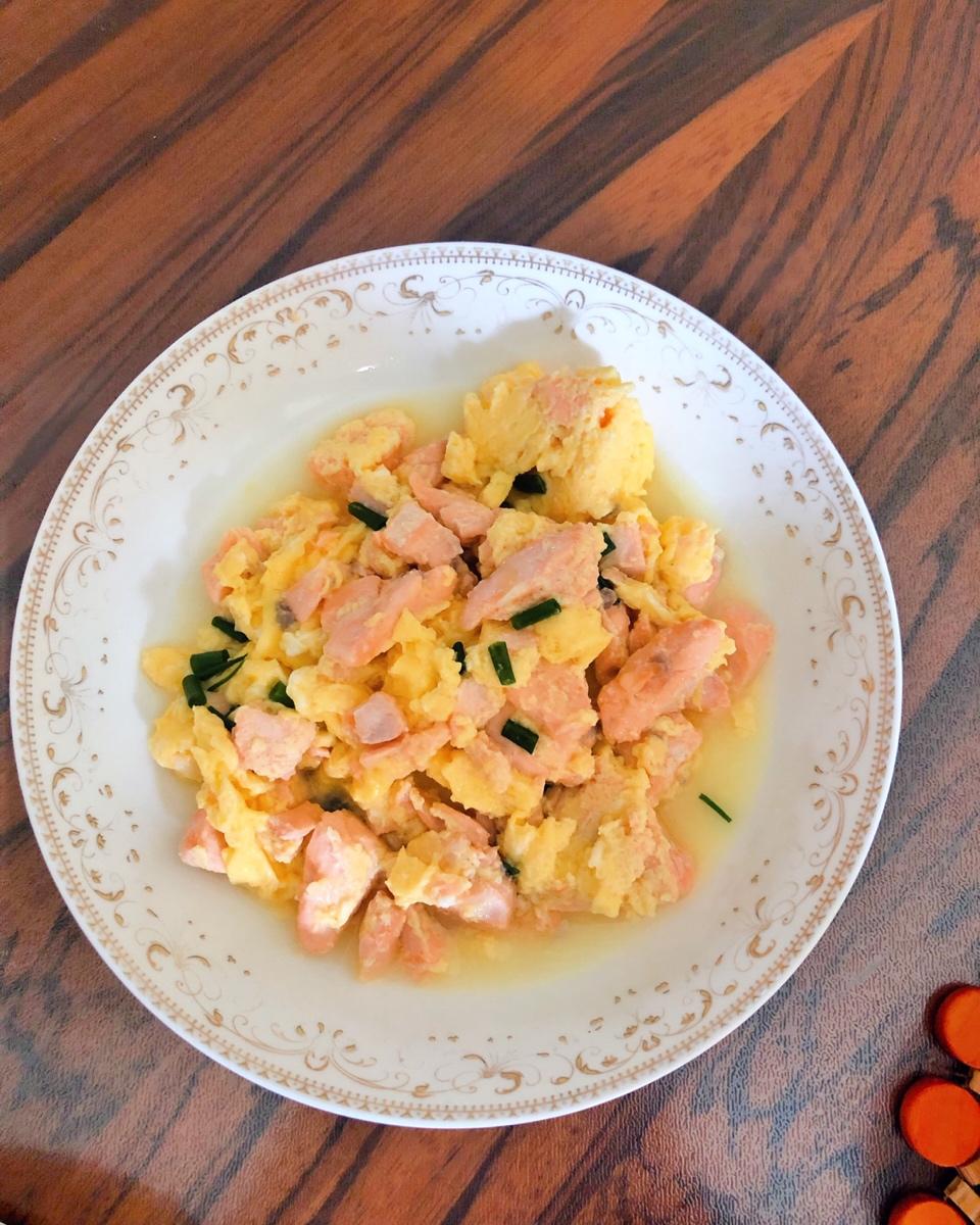 适合小孩吃的三文鱼抱蛋