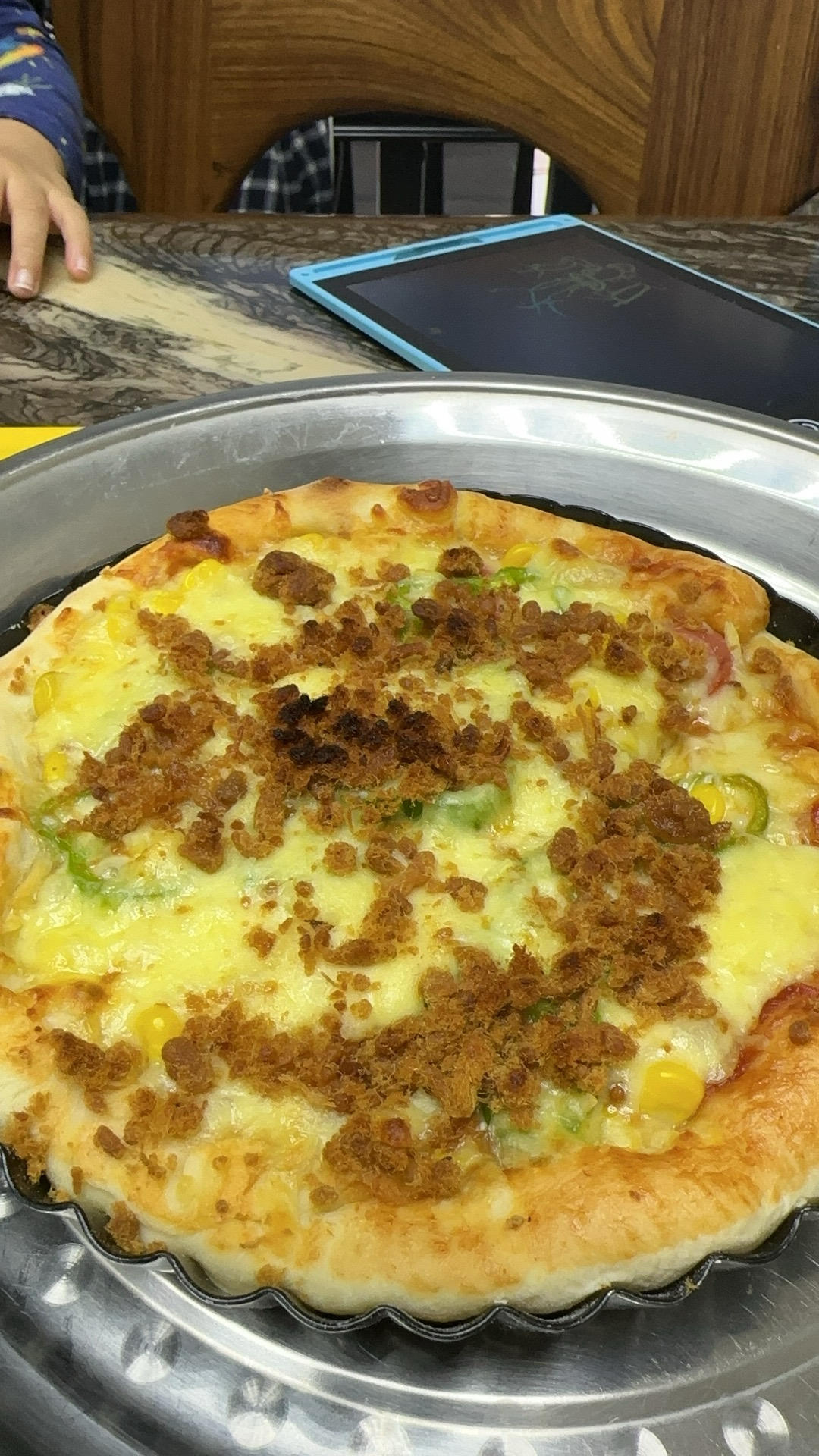 含宣软饼皮做法、自己在家也能做出馅料十足、超拉丝的美味诱人披萨