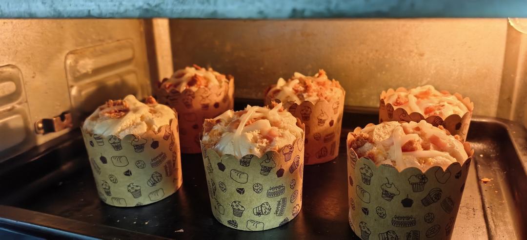 超级松软的香葱肉松火腿杯子蛋糕，不塌陷不回缩，料足巨好吃