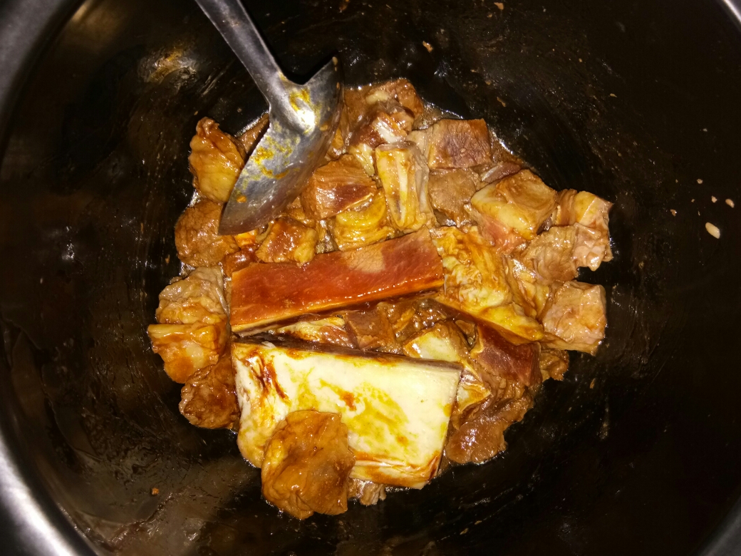 简单砂锅土豆炖牛肉的做法